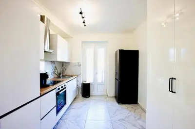 Cuisine ou kitchenette dans l'établissement 5 mins to Basel - Private Parking Space - Fully Renovated