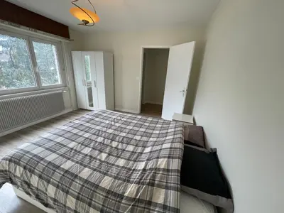 Un ou plusieurs lits dans un hébergement de l'établissement Grand appartement entouré de verdure