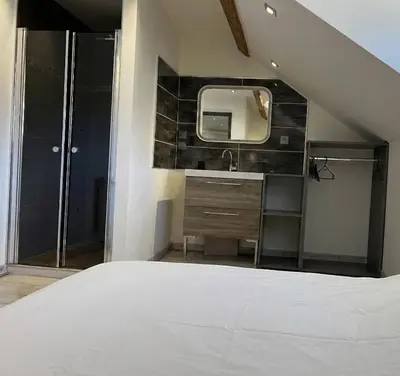 Un ou plusieurs lits dans un hébergement de l'établissement Hyper centre 6 pers 2 chambres 2 salle de bain