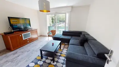 Télévision ou salle de divertissement dans l'établissement Appartement F4 refait proche université