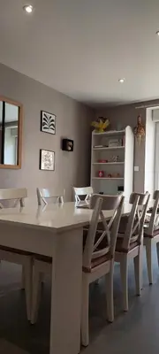 Coin salon dans l'établissement Spacieux duplex avec terrasse très apprécié des voyageurs au cœur de la Bresse - de 2 à 8 personnes