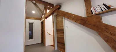 Bibliothèque dans l'appartement