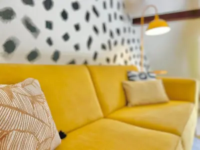 Coin salon dans l'établissement Yellow Suite - Design Stay for 3 - Alsace - Vosges