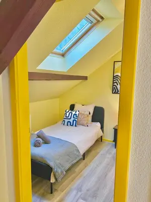 Un ou plusieurs lits dans un hébergement de l'établissement Yellow Suite - Design Stay for 3 - Alsace - Vosges