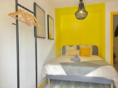 Un ou plusieurs lits dans un hébergement de l'établissement Yellow Suite - Design Stay for 3 - Alsace - Vosges