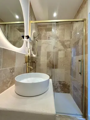 Salle de bains dans l'établissement T2 design terrasse, Climatisé, Netflix