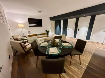 Télévision ou salle de divertissement dans l'établissement Appartement avec garage - 5mn aéroport Bâle
