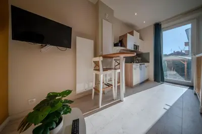 Cuisine ou kitchenette dans l'établissement Val Saint Gregoire 67 Charmant Souplex 2 Pers Colmar