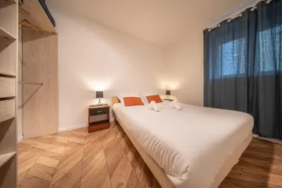 Un ou plusieurs lits dans un hébergement de l'établissement Le Vauban 32 Bel appartement pour 8 personnes en centre-ville