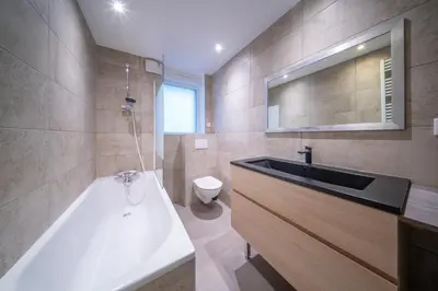 Salle de bains dans l'établissement Le Vauban 32 Bel appartement pour 8 personnes en centre-ville