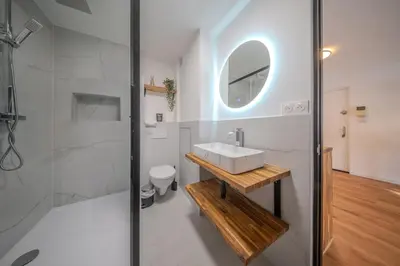 Salle de bains dans l'établissement La Sainte Anne Appartement 4 Pers Hyper Centre