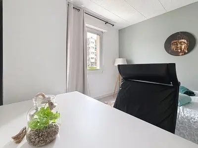 Un ou plusieurs lits dans un hébergement de l'établissement Appartement calme avec 2 chambres parking gratuit