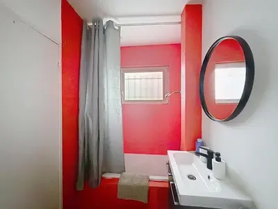Salle de bains dans l'établissement Appartement calme avec 2 chambres parking gratuit