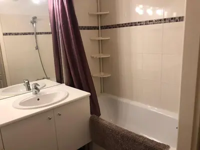 Salle de bains dans l'établissement Résidence Le Parc 68
