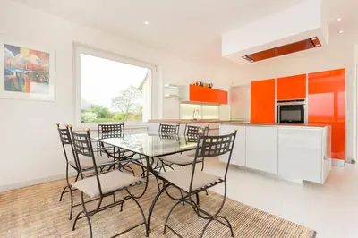 Cuisine ou kitchenette dans l'établissement L'Atelier 4 stars Luxury, Hot Tub, Pool
