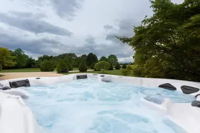 Piscine de l'établissement L'Atelier 4 stars Luxury, Hot Tub, Pool ou située à proximité
