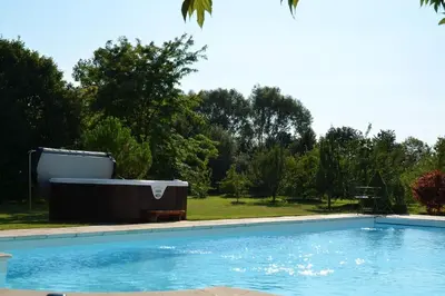 Piscine de l'établissement L'Atelier 4 stars Luxury, Hot Tub, Pool ou située à proximité
