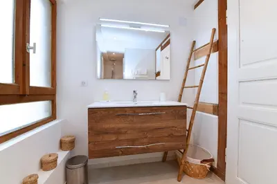 Salle de bains dans l'établissement Appartement Gaspard & Lilly avec Balcon
