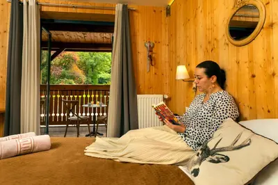 Un ou plusieurs lits dans un hébergement de l'établissement Domaine du Hirtz, Restaurant & Spa