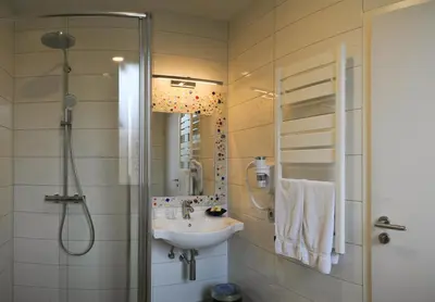 Salle de bains dans l'établissement Auberge Ramstein Hôtel - Restaurant