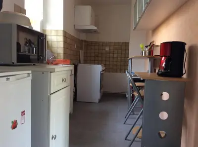 Cuisine ou kitchenette dans l'établissement Gîte côté jardin