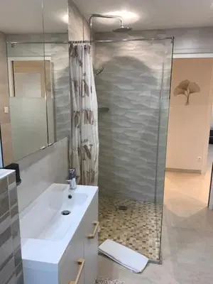 Salle de bains dans l'établissement L'ambassadeur - Colmar centre