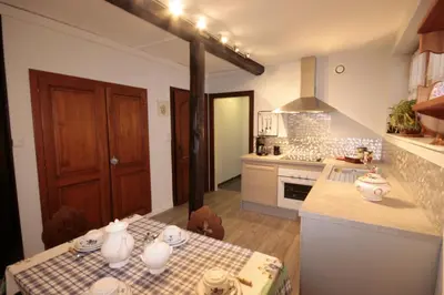 Cuisine ou kitchenette dans l'établissement Appartement Jeanne