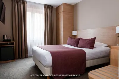 Un ou plusieurs lits dans un hébergement de l'établissement Aux Deux Clefs - Hôtel Restaurant Groff