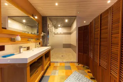 Salle de bains dans l'établissement Le Domaine du Verger, Gîtes et SPA privé