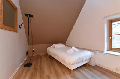 Un ou plusieurs lits dans un hébergement de l'établissement Appartement Beraweka avec Parking, Climatisation et Salle de Sport