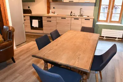 Cuisine ou kitchenette dans l'établissement Appartement Beraweka avec Parking, Climatisation et Salle de Sport