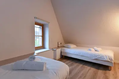Un ou plusieurs lits dans un hébergement de l'établissement Appartement Beraweka avec Parking, Climatisation et Salle de Sport