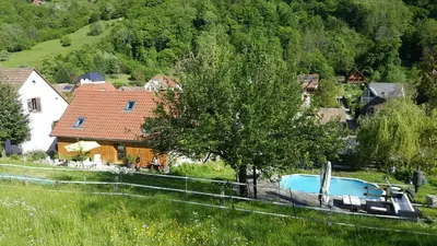 Piscine de l'établissement La Grange ou située à proximité