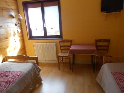 Un ou plusieurs lits dans un hébergement de l'établissement Hôtel L'Orée du Bois