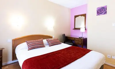 Un ou plusieurs lits dans un hébergement de l'établissement Hotel Cheval De Bronze