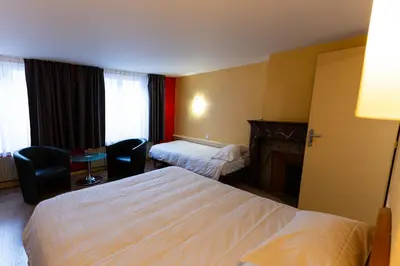 Un ou plusieurs lits dans un hébergement de l'établissement Hotel Cheval De Bronze