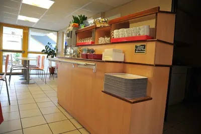 Cuisine ou kitchenette dans l'établissement Premiere Classe Belfort