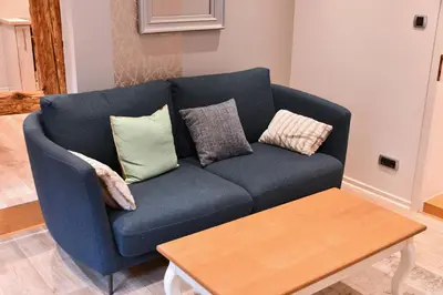Coin salon dans l'établissement Appartement Bredala avec Parking et Climatisation