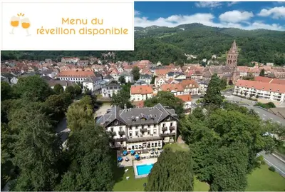 Vue générale sur la montagne ou vue sur la montagne depuis l'hôtel