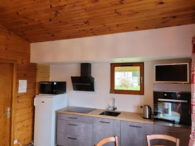 Cuisine ou kitchenette dans l'établissement Chalet Les Jonquilles