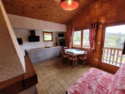 Cuisine ou kitchenette dans l'établissement Chalet Les Jonquilles