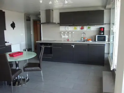 Cuisine ou kitchenette dans l'établissement En attique - Residence le Ronsard