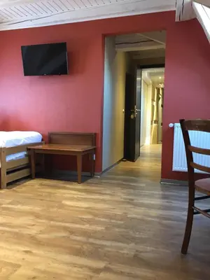 Télévision ou salle de divertissement dans l'établissement Auberge Le Meisenberg