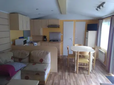 Cuisine ou kitchenette dans l'établissement Camping Les Lupins