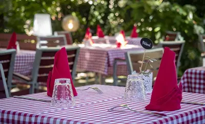 Restaurant ou autre lieu de restauration dans l'établissement Hotel Restaurant Aux Sapins