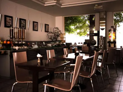 Restaurant ou autre lieu de restauration dans l'établissement Brit Hotel Mulhouse Centre