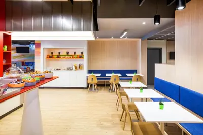 Cuisine ou kitchenette dans l'établissement Ibis Styles Mulhouse Centre Gare