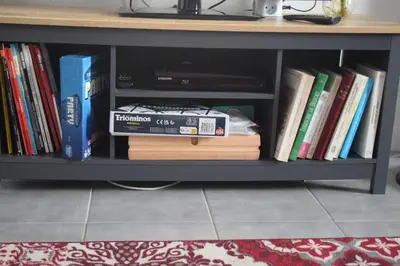 Bibliothèque dans la maison de vacances
