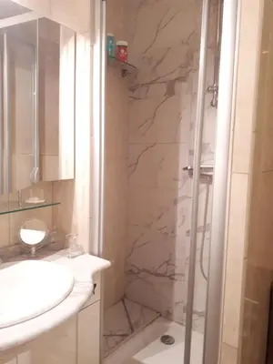 Salle de bains dans l'établissement Commanderie Cottage Colmar