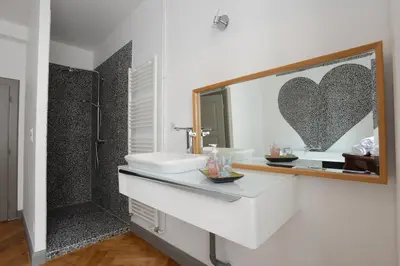 Salle de bains dans l'établissement Les Appartements Saint Nicolas